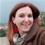 Insegnante di scuola primaria impartisce aiuto compiti tutte le materie