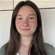 Profesora de inglés. Tengo el C1 de inglés y ofrezco clases a estudiantes de ESO y bachillerato para esta materia