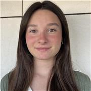 Profesora de inglés, matemáticas o química. Tengo media de 10 en matemáticas en Bachillerato y EBAU. Media de 9 en química y el título de C1 en inglés. También podría dar clases de valenciano o lengua