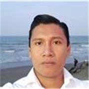 Profesor imparte clases a alumnos de secundaria, preparatoria