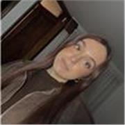 Trabajadora social con experiencia con menores en diversos contextos.