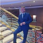 Laureato in chimica e tecnologia farmaceutiche impartisce lezioni di biologia, chimica. Scienze