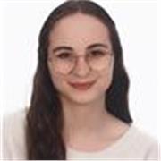 Chica especializada en cuidados infantiles y con un alto nivel de inglés capacitado para dar clases particulares de primaria