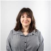 Soy una recién titulada en desarrollo de aplicaciones multiplataforma, especializada en programación, mecanografía y ordenadores. 