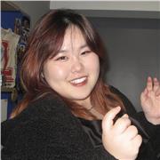 Mollie - a bilingual Mandarin–English speaker and a passionate educator with strong academic backgrounds in business field.