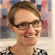 Experienced commercial law lecturer and researcher