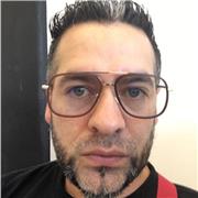 Entrenador deportivo con experiencia en niños, adolescentes y adultos mayores