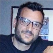 Tengo veinte años de experiencia docente, fundamentalmente con grupos reducidos, máximo nueve alumnos, me encanta enseñar y me he especializado en la aplicación y entendimiento práctico de la teoría.