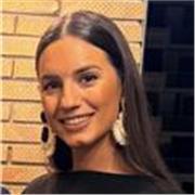 Profesora titulada en administración y directora de empresas con meses de experiencia. 