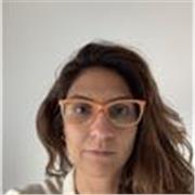 Doy clases de periodismo, comunicación y moda vínculo al vestuario. También te enseño cómo armar un vestuario para una serie, reality o reels en redes. Cómo comunicar a través de lo que llevas