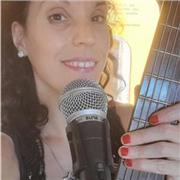 Profesora de Canto, Guitarra y Percusión