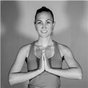 Professeure  de Yoga  Vinyasa  &  Yin  certifiée à La Rochelle- Cours collectif, particuliers à domicile, et en entreprise.