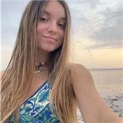 Hola soy Marta y tengo 17 años, estudio segundo de bachillerato y me encantaría compaginar mis estudios y un trabajo que me apasione, como por ejemplo el de enseñar a niñ@s. Tengo experiencia ya que ya he ayudado a una niña durante primaria. Estoy disponi