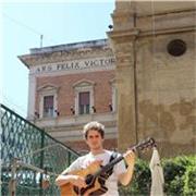Offro lezioni di Musica Contemporanea, Basso, Chitarra e Songwriting! Per maggiori informazioni non esitate a contattarmi