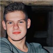 Soy Santi, estudiante de 4º Física. Desde que empecé la carrera ayudo a alumnos de 4º de ESO y Bach a dominar Física y Mates.