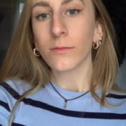 Diplomata al Liceo Scientifico Statale Carlo Donegani e appassionata alla matematica