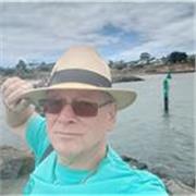 Deutsch-Muttersprachler, der gerne mit Sprachen umgeht und viel liest.