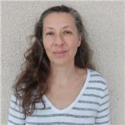 Donne cours de soutien scolaire du primaire au lycée, notamment Maths, physique, SVT