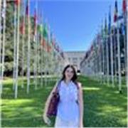 estudiante de derecho y periodismo que ha dado classes de tutoria para niños chiquitos en ingles y historia 