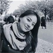 SPANISCHER LEHRER UND EIN KOLLEGE, UM ÜBER AKTUELLE THEMEN IN DER WELT ZU SPRECHEN