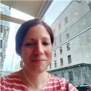 Docente madrelingua impartisce lezioni di spagnolo a studenti universitari, delle scuole medie e delle scuole superiori