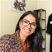 Avocate donne cours de droit et de méthodologie