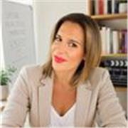 Soy una persona cercana, dinámica y comprometida con la enseñanza. 