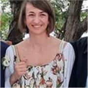 Laureata magistrale in Matematica e insegnante di liceo scientifico, offre lezioni private di matematica e fisica