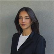 Insegnante di lingua Inglese e Business English, adatta anche per il conseguimento di certificazioni (Cambridge, Trinity, IELTS)