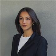 Insegnante di lingua Inglese e Business English, adatta anche per il conseguimento di certificazioni (Cambridge, Trinity, IELTS)