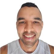 Profesor de educación física y deportes, también con conocimiento en materias de primaria