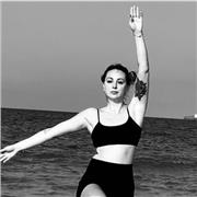 Soy Argentina, actualmente viviendo en España. Hablo inglés, italiano y estaría feliz de ayudarte y enseñarte 🙌🏻