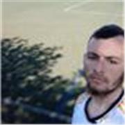 Je suis coach sportif à mes heures perdues autrement je suis footballeur  en national 3 donc oui le domaine du sport ça me connaît