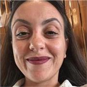 Ragazza laureata, con tanta voglia di aiutare gli altri