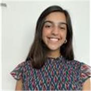 Profesora de inglés imparte clases a estudiantes