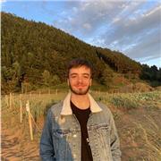 Tengo casi 20 años, actualmente estudio Marketing y Gestión empresarial en la Cámara de Comercio de Bilbao. No tengo experiencia previa dando clases pero creo que este sería un gran comienzo y quién sabe si en el futuro podría aprovecharlo