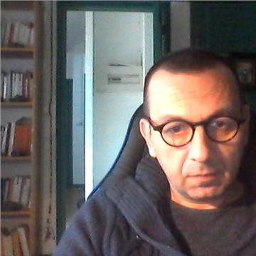 Je propose mon soutien à tout lycéen ou étudiant désireux d'acquérir, non pas seulement des connaissances positives, mais aussi une méthode de travail et de réflexion. Enseignant la philosophie en faculté de philosophie, je privilégie le travail à distanc