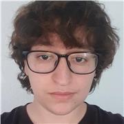 Joven estudiante que adora el aprendizaje y desea poder ser profesor en un futuro.