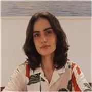 Profesora de matemáticas apta para dar clases a niños y adolescentes.