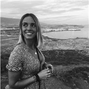 Soy una persona proactiva, he trabajado en varios centros de educación primaria y ofrezco clases particulares de refuerzo o de inglés.