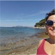 Insegno italiano con amore e risate, per tutte le età e livelli. 
Preparazione per esami Cils.
Conversazione. 