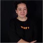 Estudiante, apta para todas las materias hasta 2o de la eso. En 3o y 4o apta para matemáticas, latín y lengua valenciana.
