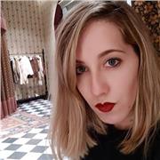 Graduada en Humanidades y máster de literatura castellana, con 3 años de experiencia en la docencia. Imparte clases de refuerzo de lengua, literatura, historia, Geografía e historia y preparación de exámenes a alumnos de Primaria, Eso y Bachillerato, incl