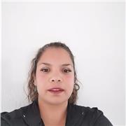 Profesor para adolecentes en la materia de biología