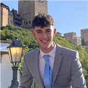Soy un estudiante de 4º de carrera de Turismo, muy activo y con mucho conocimiento de idiomas, sobre todo inglés y en economía.