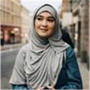 Eine Englischlehrerin unterrichtet Kinder jeden Alters ab 4 Jahren.