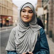 Eine Englischlehrerin unterrichtet Kinder jeden Alters ab 4 Jahren.