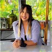 Profesora particular de inglés imparte clases a todos las edades