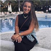 Profesora apta para impartir clases a niños de cualquier edad y curso.