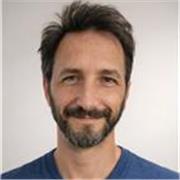 Diseñador en Comunicación Visual y docente universitario, con amplia experiencia en InDesign y diseño editorial.